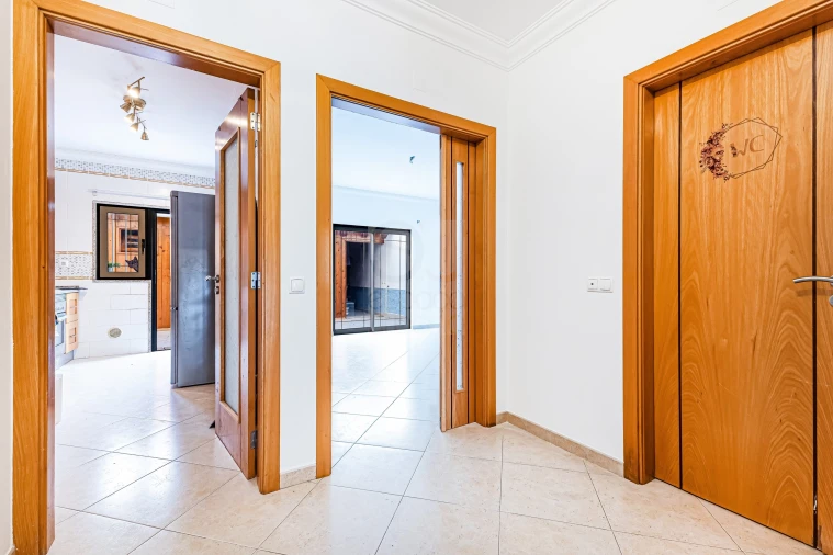 Apartamento T2 para Venda em Quarteira Foto 8