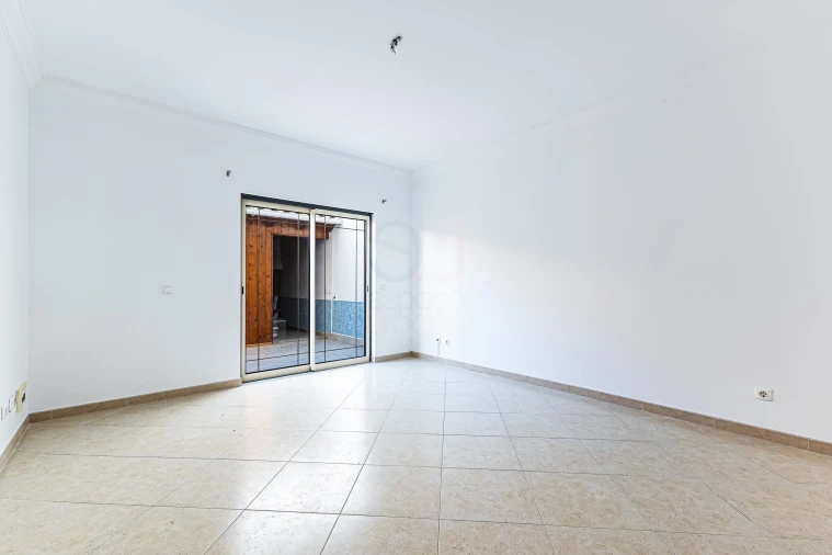 Apartamento T2 para Venda em Quarteira Foto 4