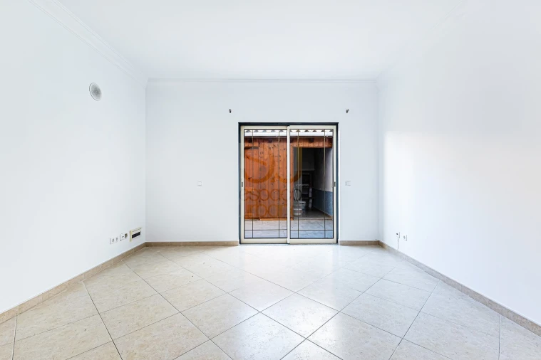 Apartamento T2 para Venda em Quarteira Foto 9