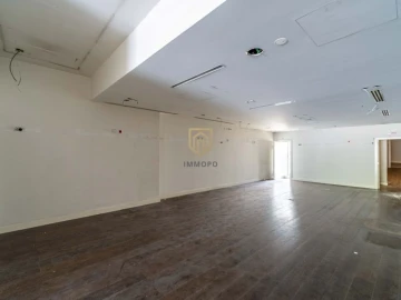 Loja para Arrendamento em Cedofeita, Santo Ildefonso, Sé, Miragaia, São Nicolau e Vitória