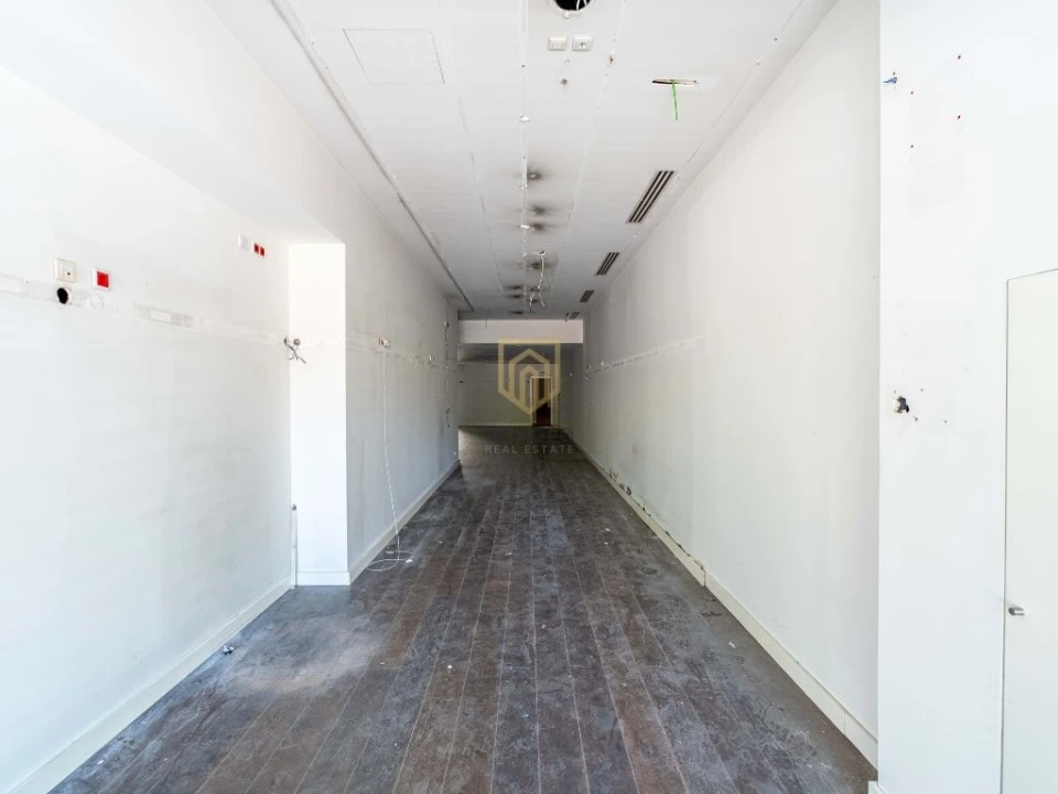 Loja para Arrendamento em Cedofeita, Santo Ildefonso, Sé, Miragaia, São Nicolau e Vitória Foto 4