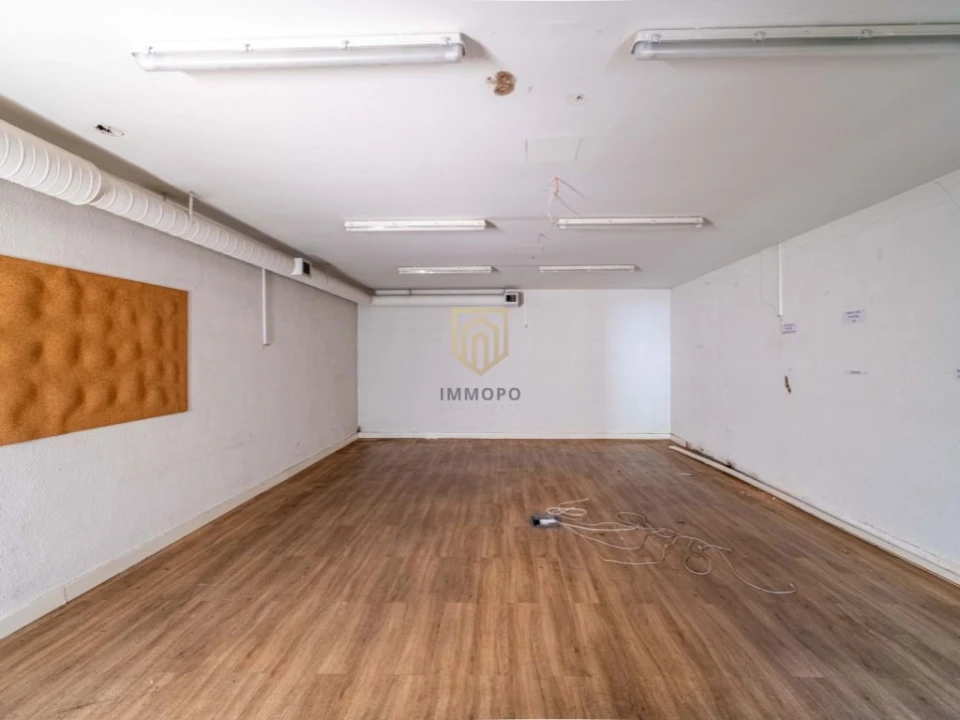 Loja para Arrendamento em Cedofeita, Santo Ildefonso, Sé, Miragaia, São Nicolau e Vitória Foto 13