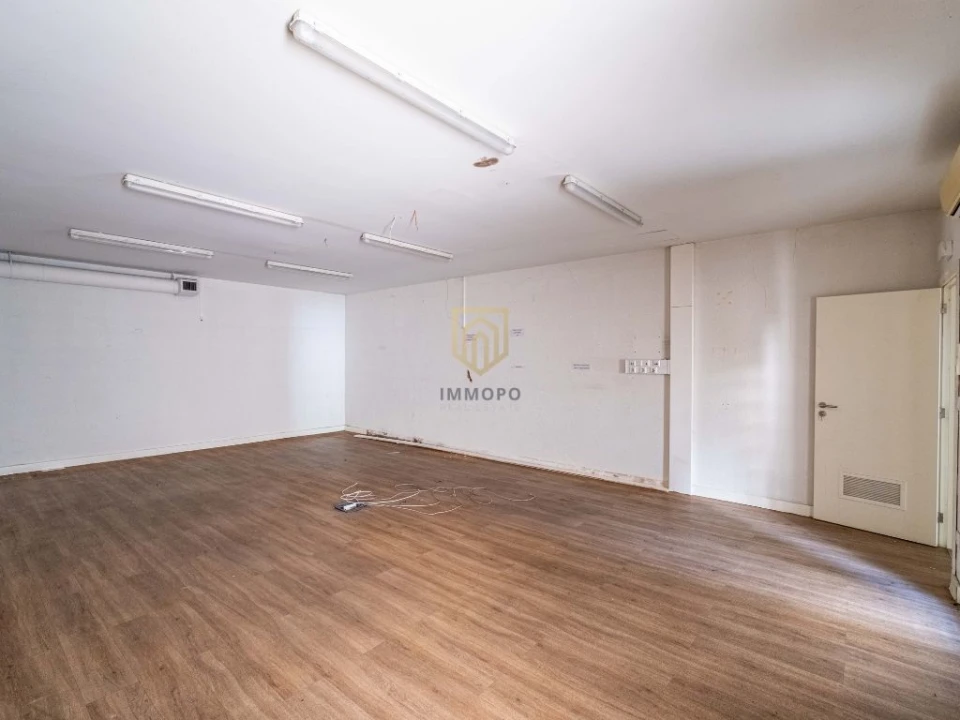 Loja para Arrendamento em Cedofeita, Santo Ildefonso, Sé, Miragaia, São Nicolau e Vitória Foto 10