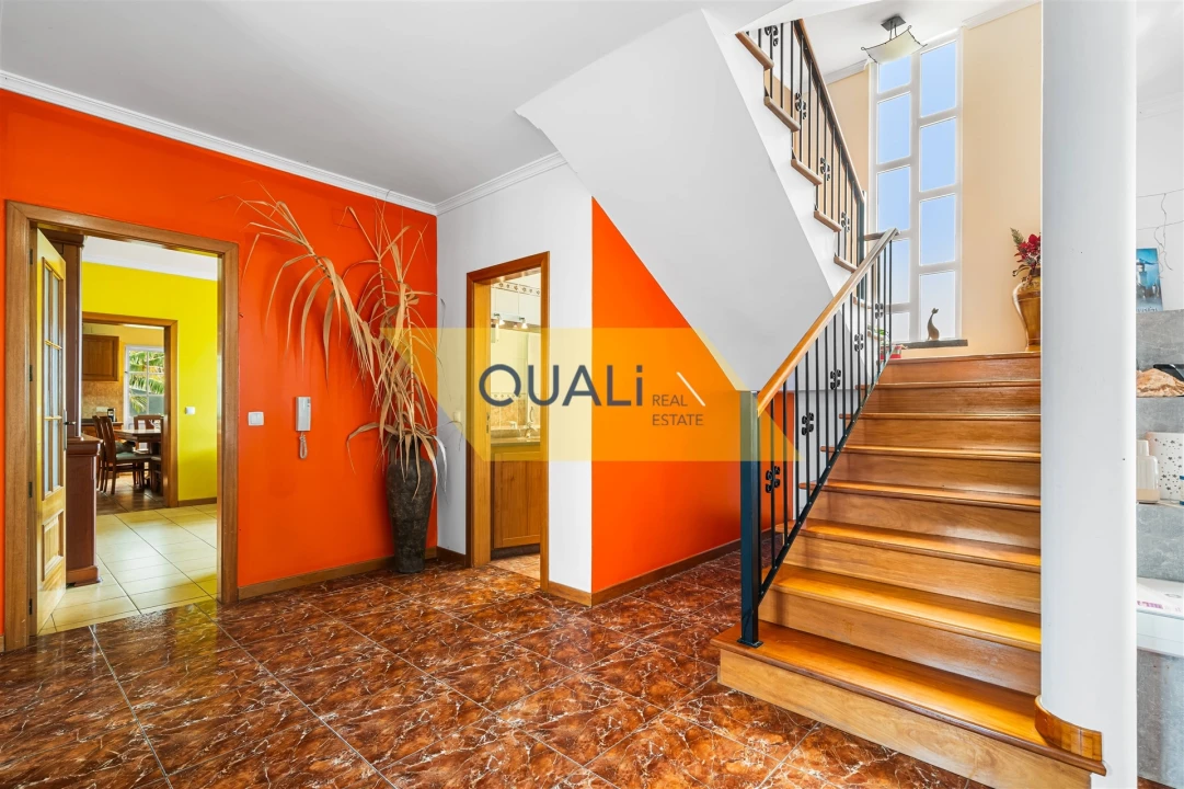 Moradia T4 para Venda em Estreito da Calheta Foto 7