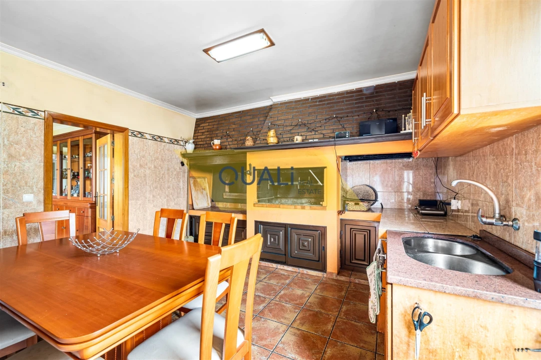 Moradia T4 para Venda em Estreito da Calheta Foto 11