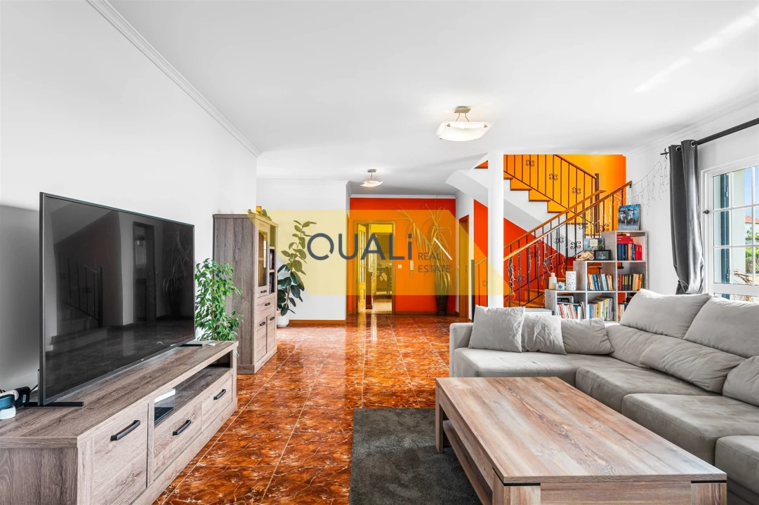 Moradia T4 para Venda em Estreito da Calheta Foto 6