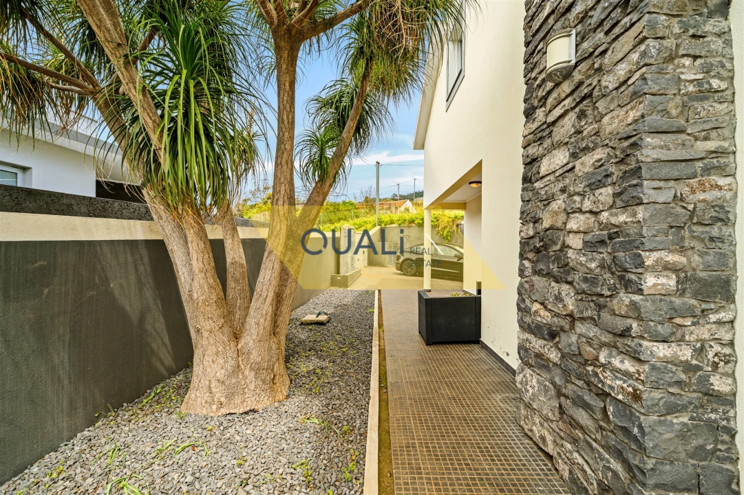 Moradia T4 para Venda em Estreito da Calheta Foto 19