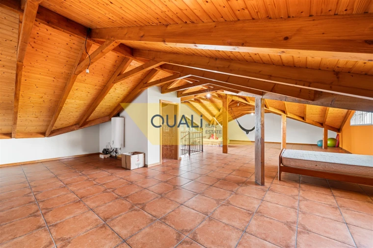 Moradia T4 para Venda em Estreito da Calheta Foto 37