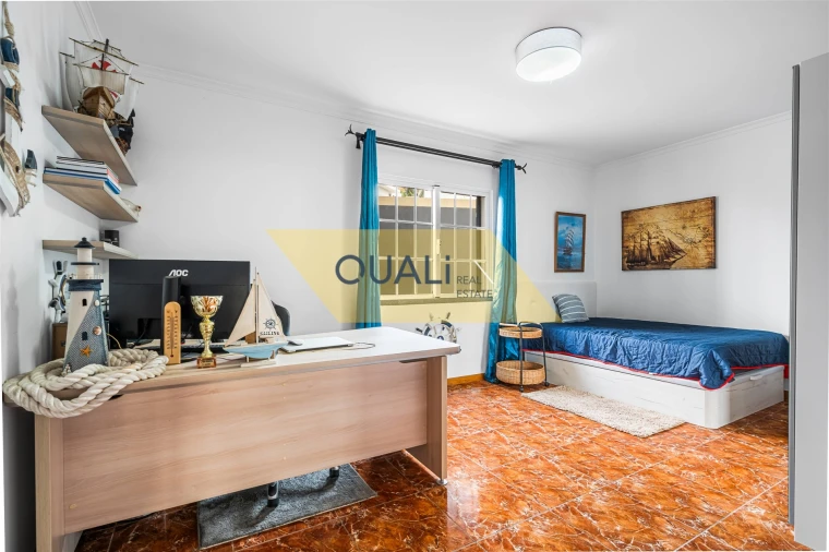 Moradia T4 para Venda em Estreito da Calheta Foto 13