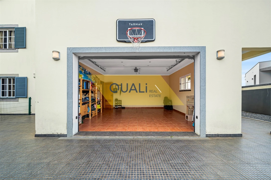 Moradia T4 para Venda em Estreito da Calheta Foto 3