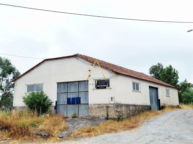 Armazém para Venda em Silgueiros