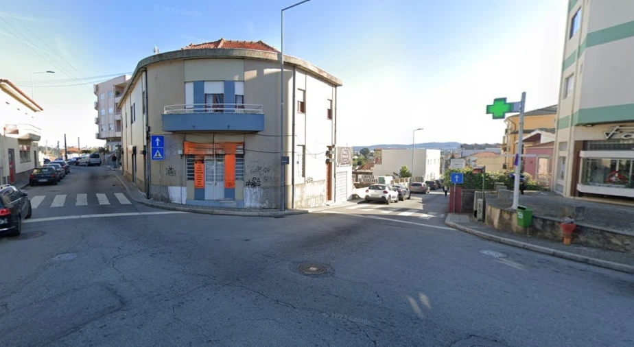 Prédio para Venda em Oliveira do Douro Foto 1