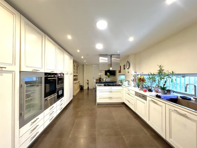 Moradia T7 para Venda em Lordelo do Ouro e Massarelos Foto 23