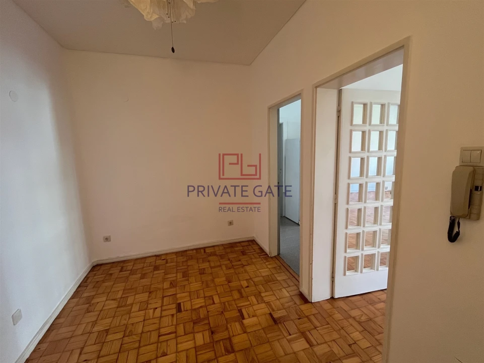 Apartamento T4 para Venda em Lordelo do Ouro e Massarelos Foto 2