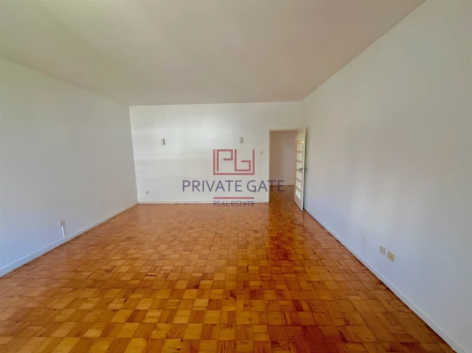 Apartamento T4 para Venda em Lordelo do Ouro e Massarelos Foto 4