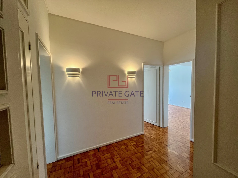 Apartamento T4 para Venda em Lordelo do Ouro e Massarelos Foto 7