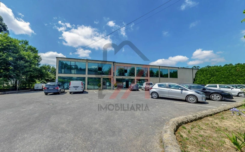 Armazém para Venda em Carvalhosa Foto 1