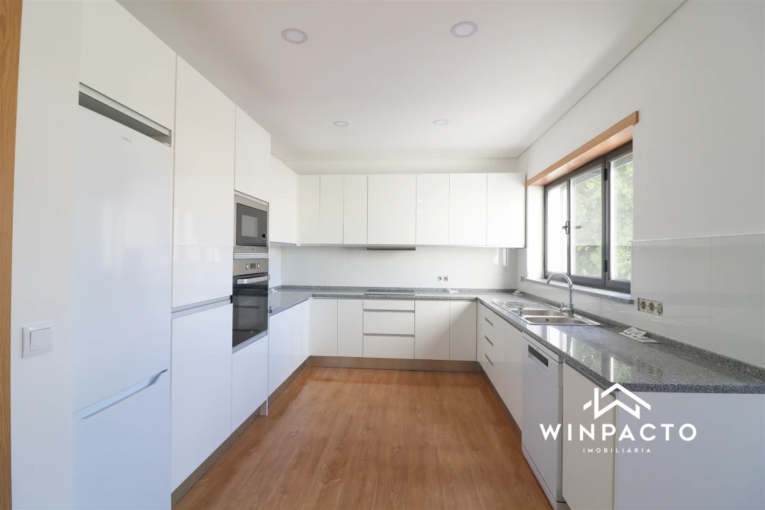 Apartamento T3 para Venda em Nelas Foto 11