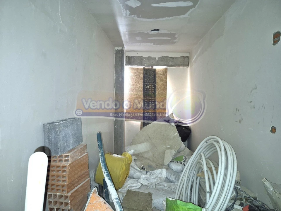 Prédio para Venda em Alhandra, São João dos Montes e Calhandriz Foto 14