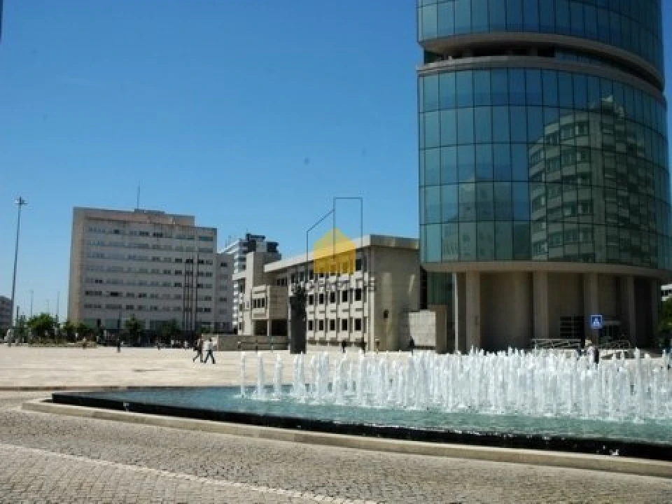 Loja para Arrendamento em Cidade da Maia Foto 2