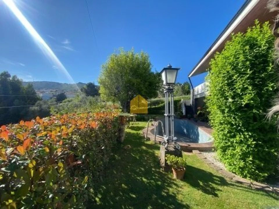 Moradia T5 para Venda em Lamego (Almacave e Sé) Foto 4