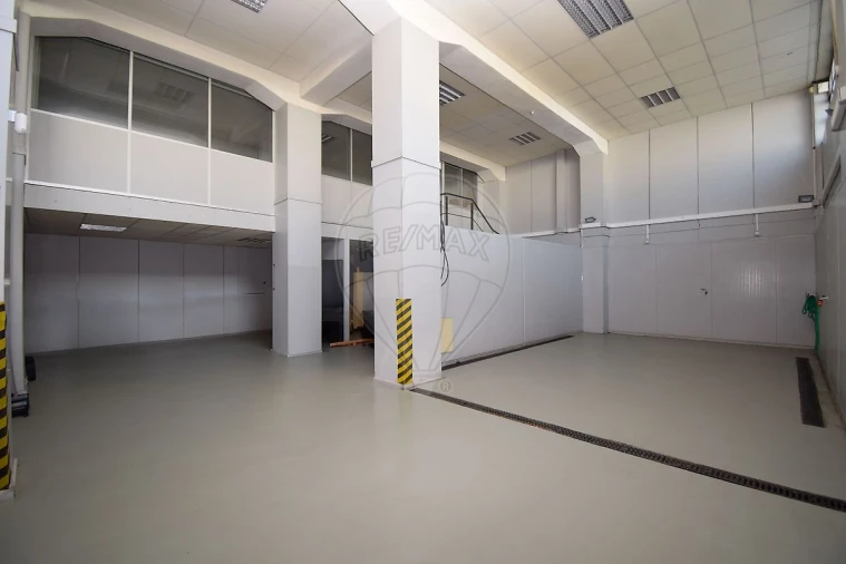 Armazém para Arrendamento em Alfragide Foto 10