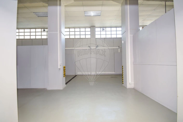 Armazém para Arrendamento em Alfragide Foto 8