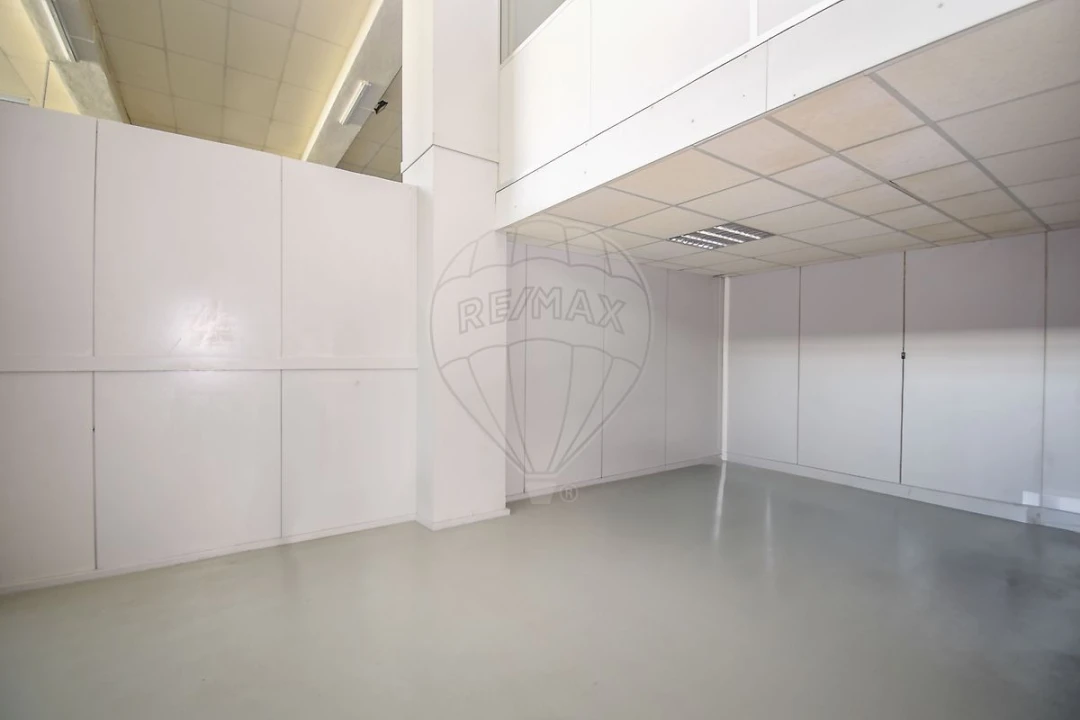 Armazém para Arrendamento em Alfragide Foto 5