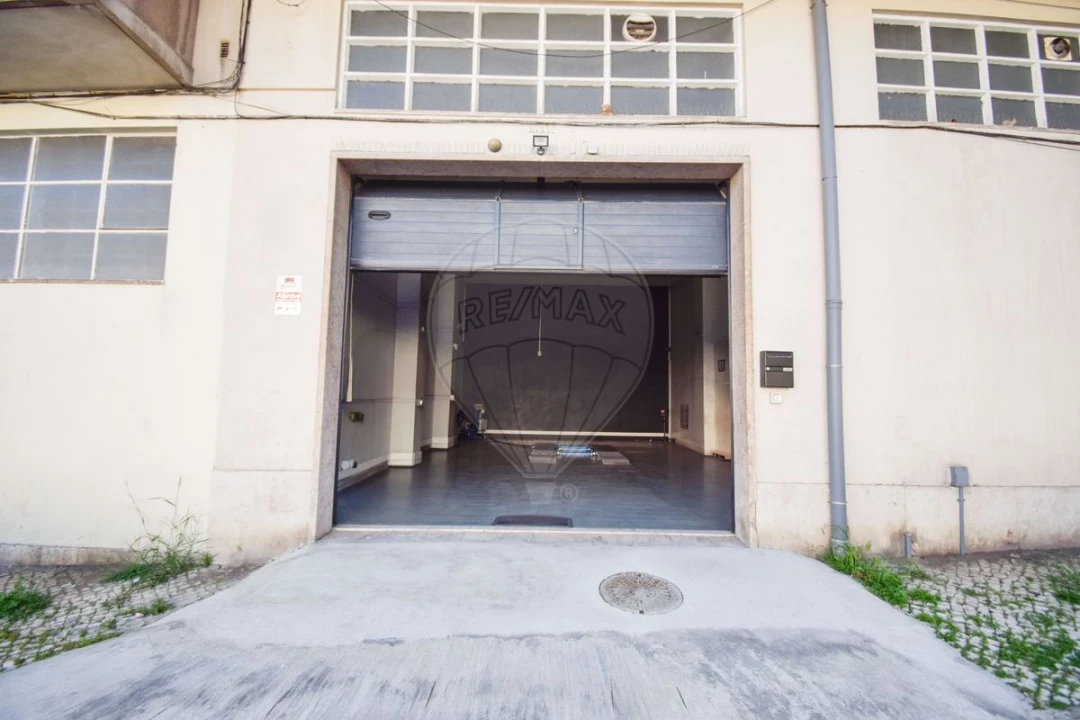 Armazém para Arrendamento em Alfragide Foto 2