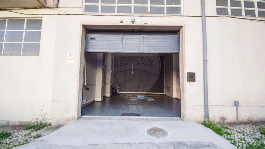 Armazém para Arrendamento em Alfragide