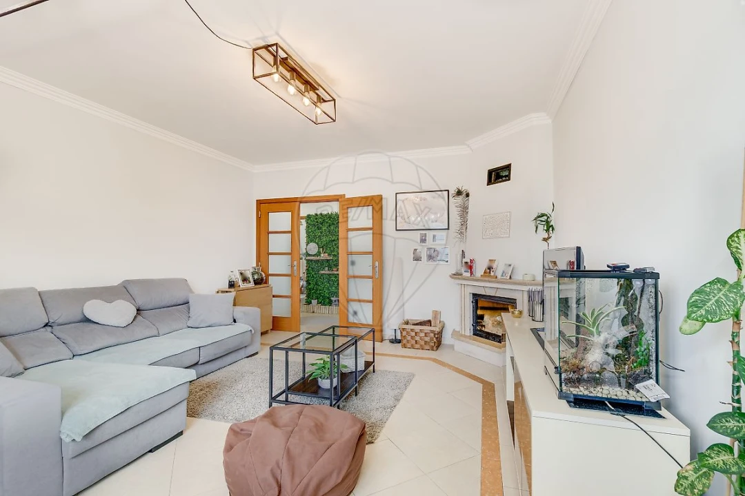 Apartamento T2 para Venda em Igreja Nova e Cheleiros Foto 14