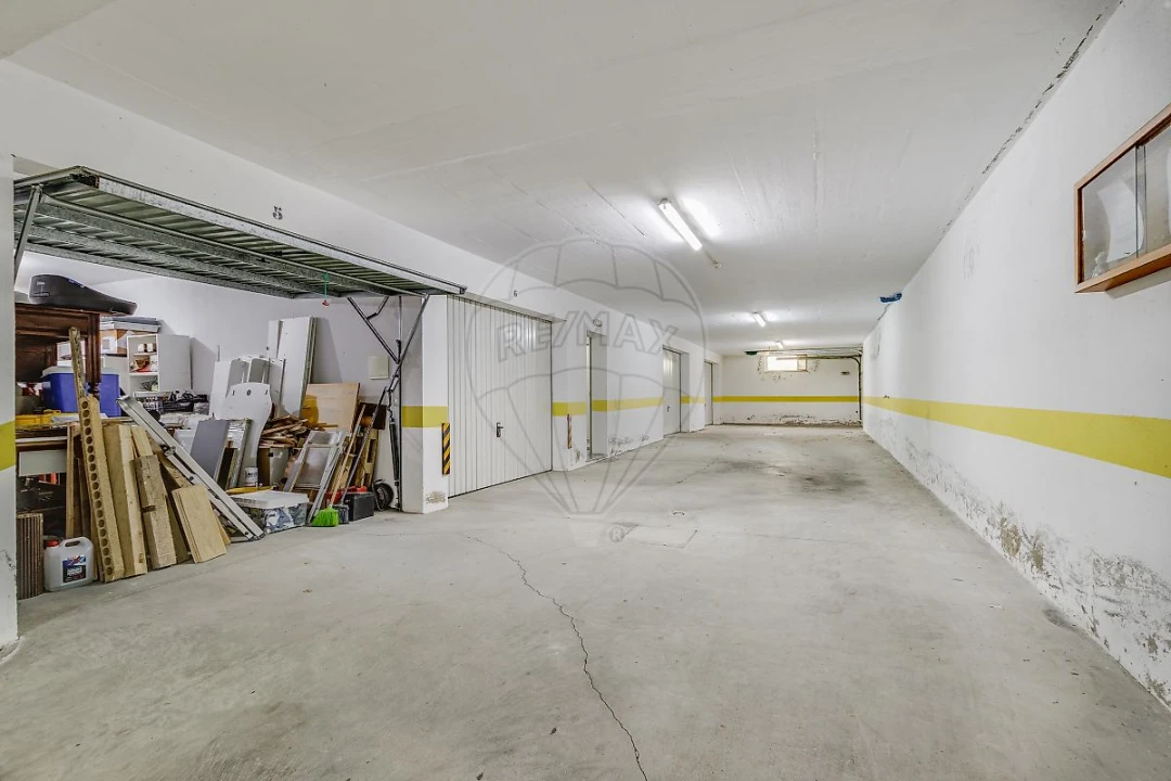 Apartamento T2 para Venda em Igreja Nova e Cheleiros Foto 22