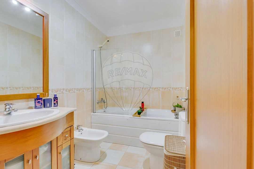 Apartamento T2 para Venda em Igreja Nova e Cheleiros Foto 10