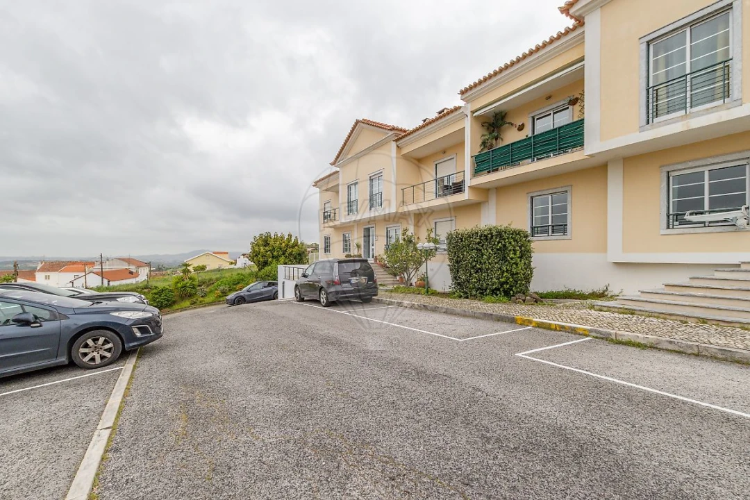 Apartamento T2 para Venda em Igreja Nova e Cheleiros Foto 28