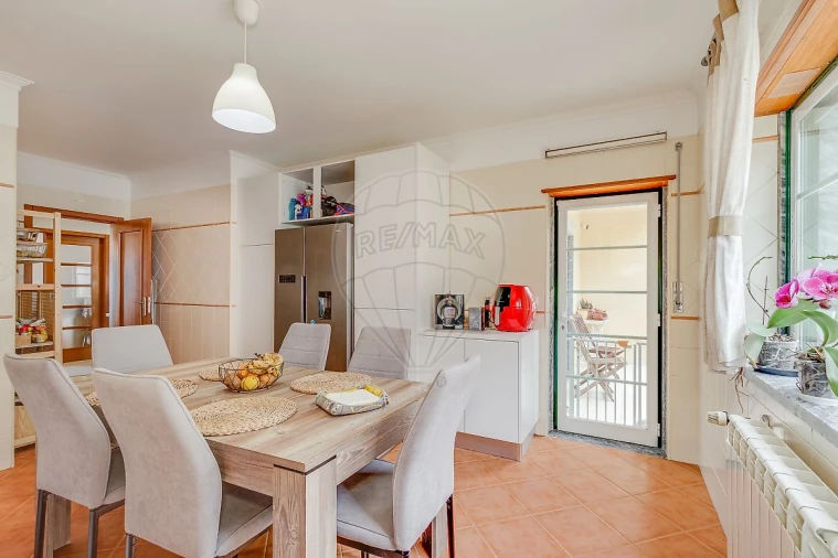 Apartamento T2 para Venda em Igreja Nova e Cheleiros Foto 5