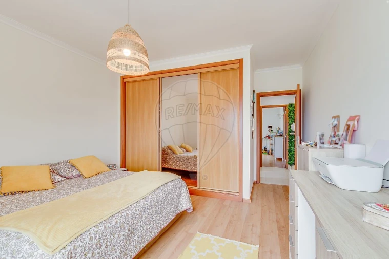 Apartamento T2 para Venda em Igreja Nova e Cheleiros Foto 12