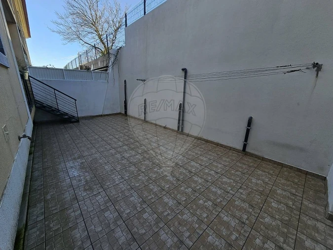 Apartamento T2 para Venda em Igreja Nova e Cheleiros Foto 17