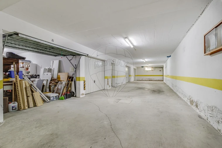 Apartamento T2 para Venda em Igreja Nova e Cheleiros Foto 22