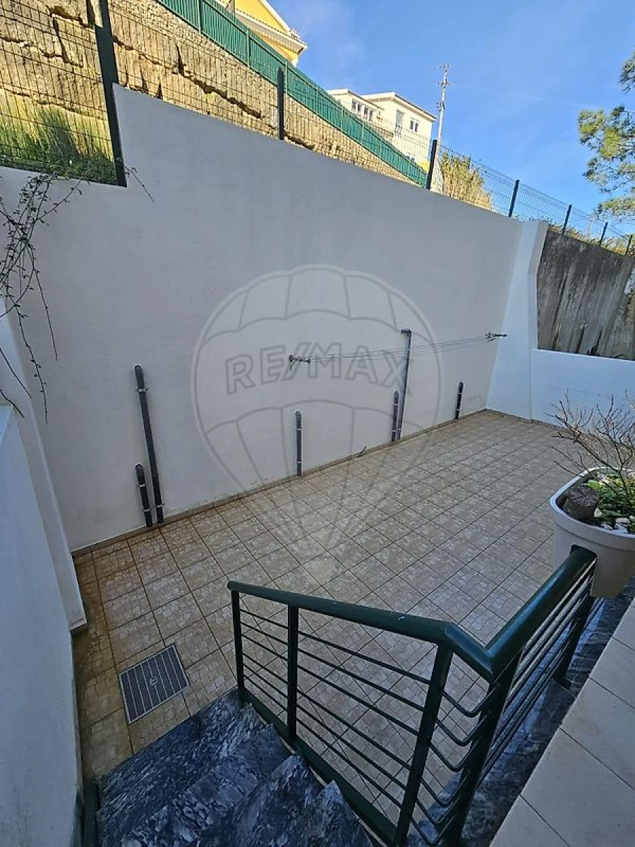 Apartamento T2 para Venda em Igreja Nova e Cheleiros Foto 15