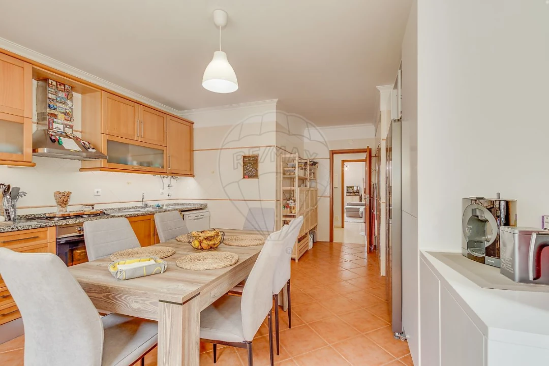 Apartamento T2 para Venda em Igreja Nova e Cheleiros Foto 6