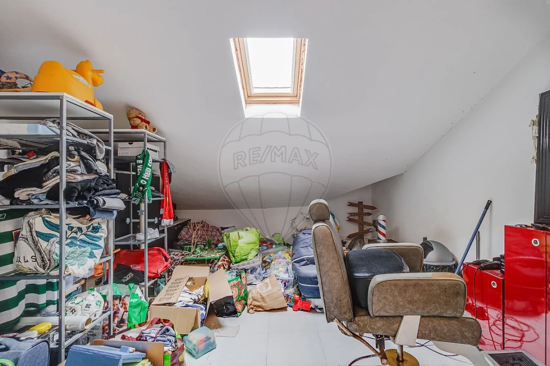 Apartamento T2 para Venda em Igreja Nova e Cheleiros Foto 23