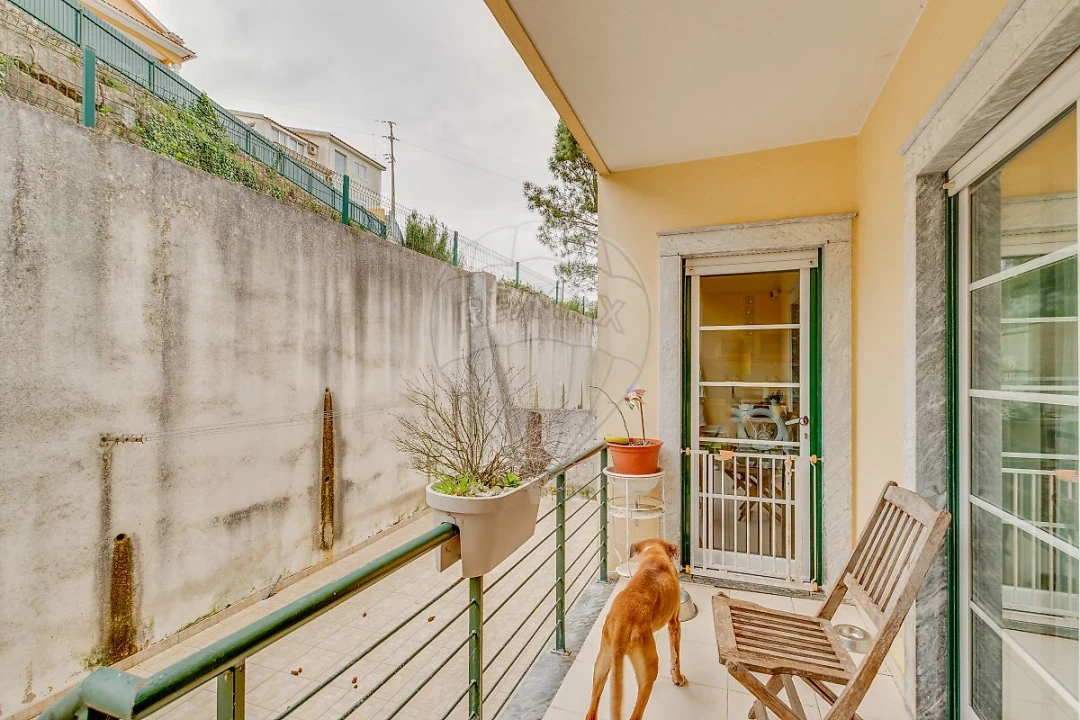 Apartamento T2 para Venda em Igreja Nova e Cheleiros Foto 17