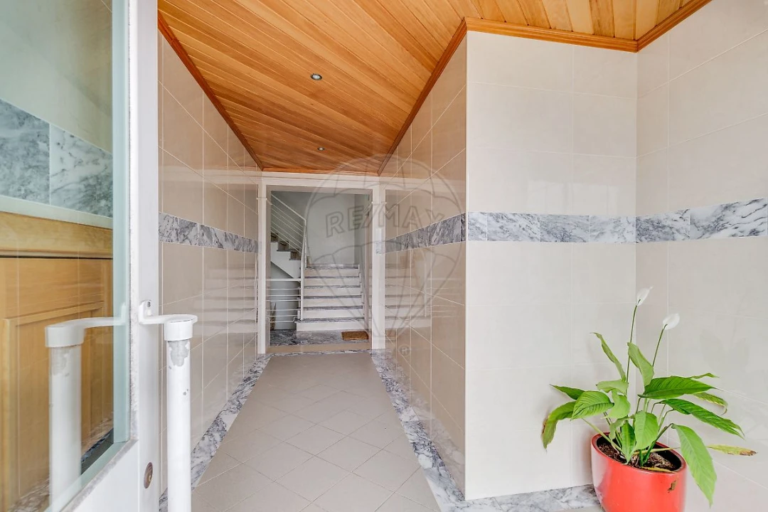 Apartamento T2 para Venda em Igreja Nova e Cheleiros Foto 24