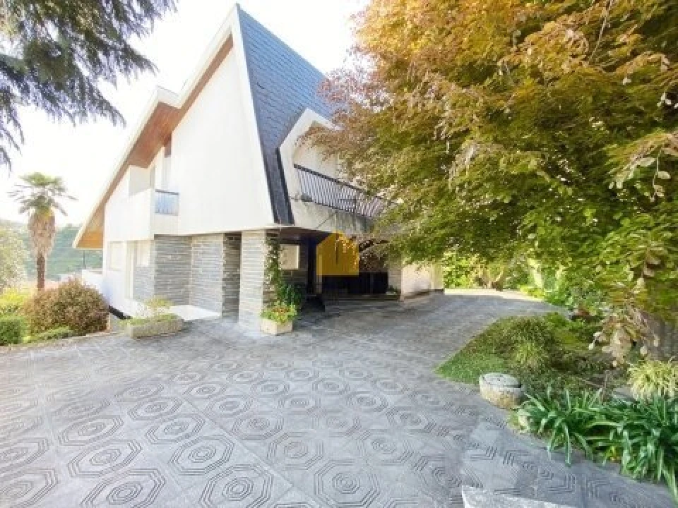 Moradia T5 para Venda em Lamego (Almacave e Sé) Foto 1