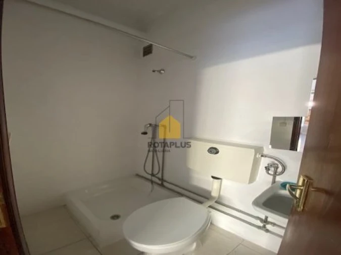 Loja para Arrendamento em Vila Nova da Telha Foto 7