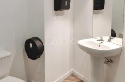 Moradia T17 para Venda em Campanhã