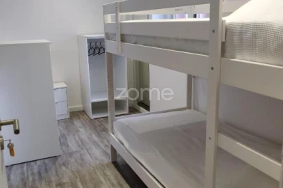 Moradia T17 para Venda em Campanhã