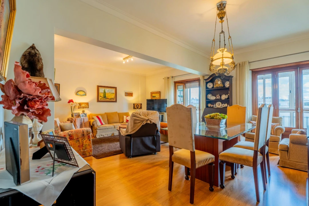 Apartamento T5 para Venda em Lumiar Foto 13