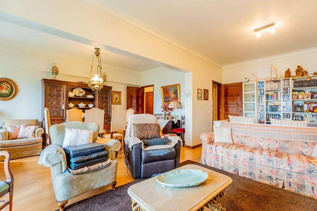 Apartamento T5 para Venda em Lumiar Foto 18