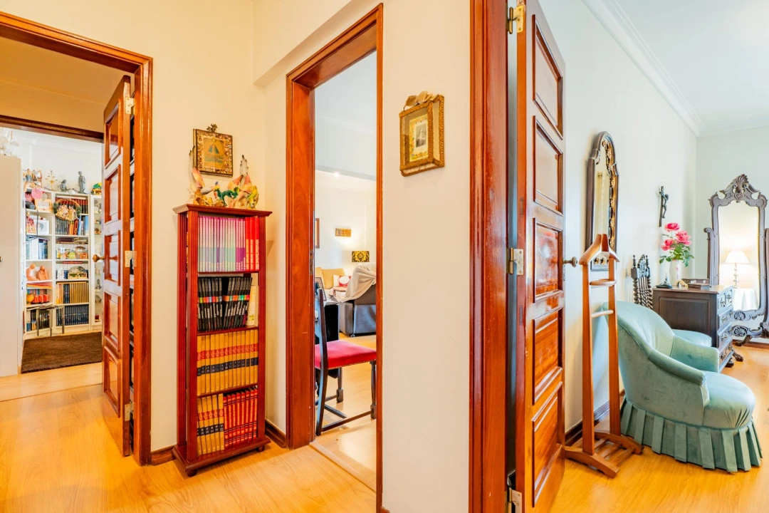 Apartamento T5 para Venda em Lumiar Foto 3